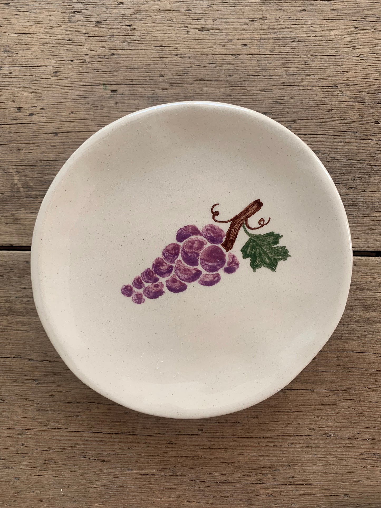 Mini Grape Plate with round feet.